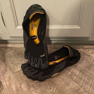 Vibram five fingers shoes size 38 euro